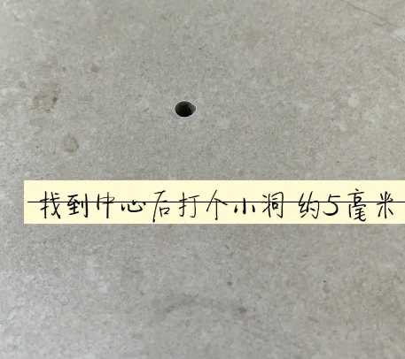 仁寿瓷砖空鼓维修公司专业解答在瓷砖铺贴过程中，如果砂料搅拌不均匀，将会带来以下问题