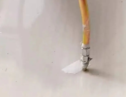 仁寿瓷砖空鼓维修公司专业解答在瓷砖铺贴过程中，如果使用的砂料过粗（如全部使用了粗砂），可能会导致以下问题